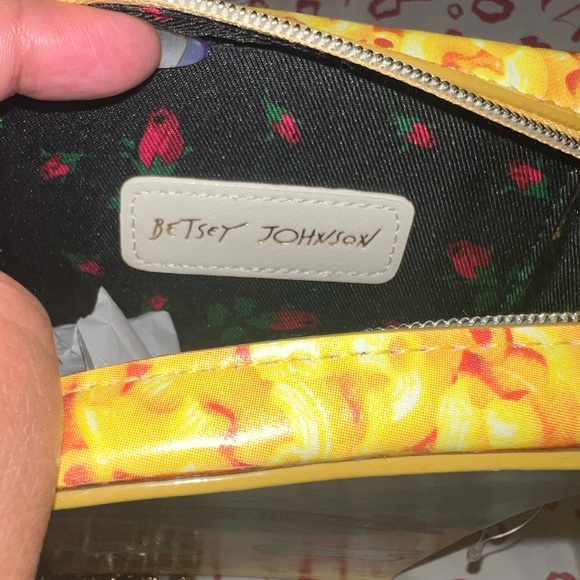 Betsey Johnson Mac N’ Cheese bag - Picture 4 of 10